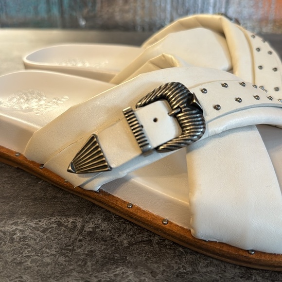 Vince Camuto Women's Amirya Flat Sandal.  Women’s 9.5 M. off white - Picture 4 of 7